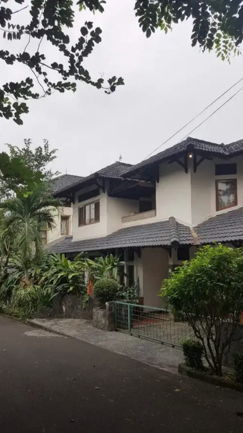 Rumah 2 Lantai, dalam Cluster di Bintaro Sektor 9