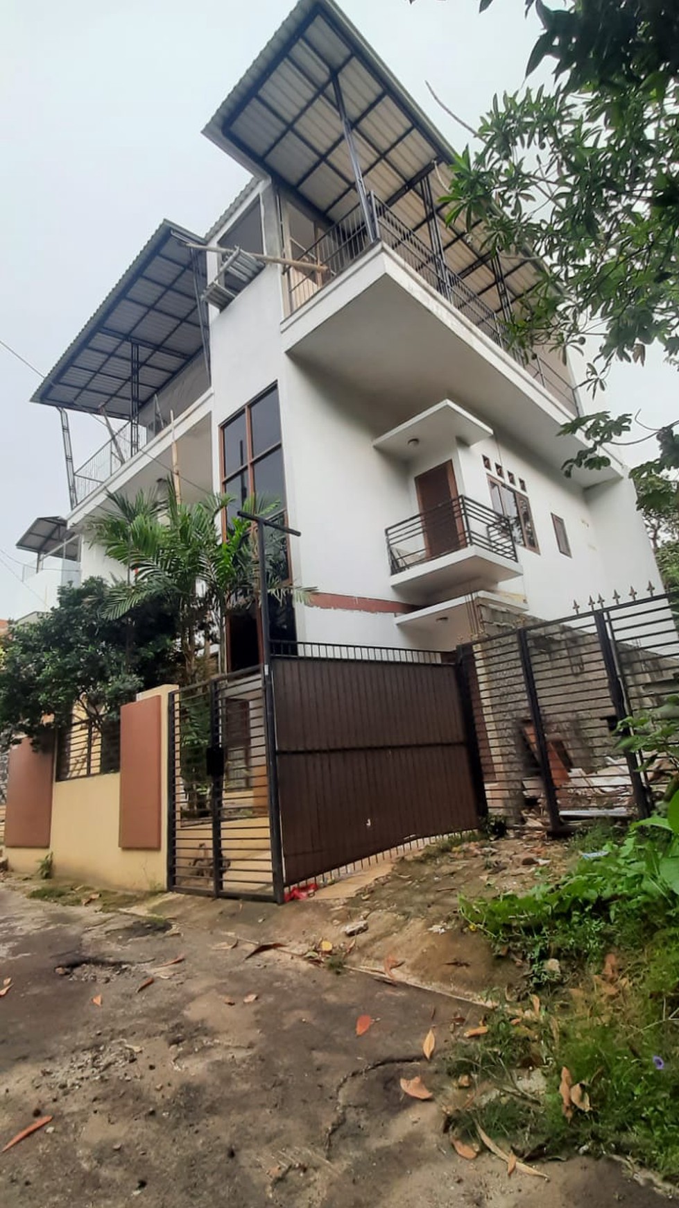 Rumah 3 Lantai dalam Cluster di Jagakarsa.