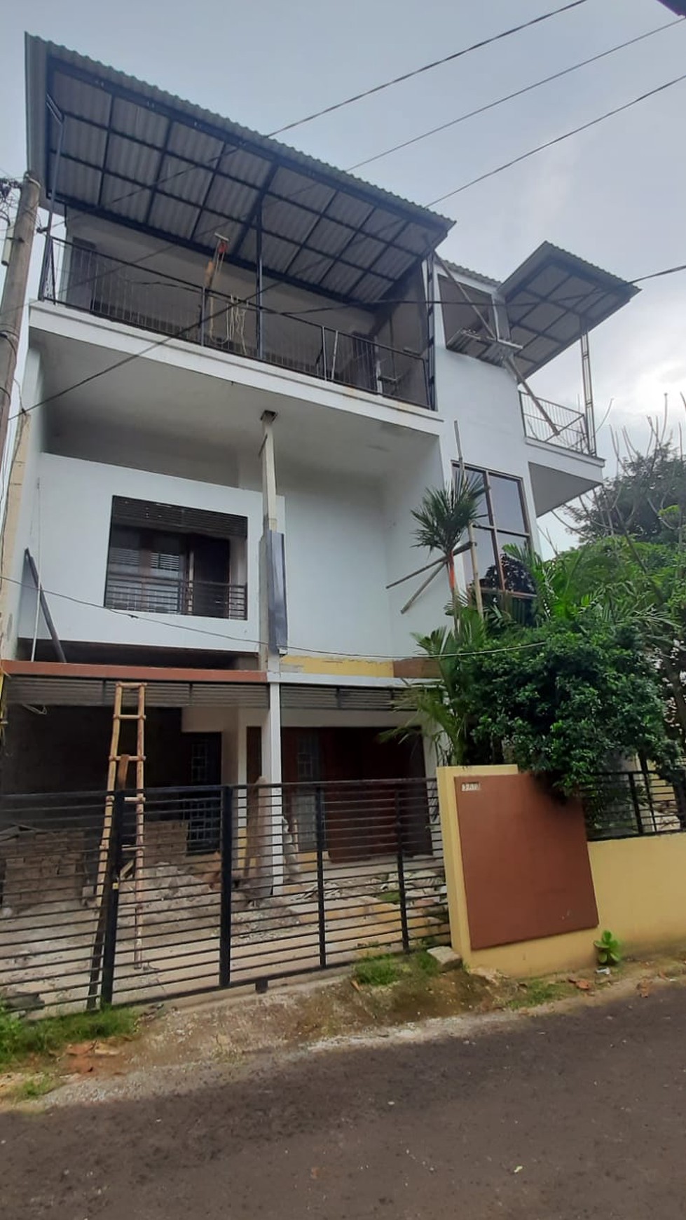 Rumah 3 Lantai dalam Cluster di Jagakarsa.