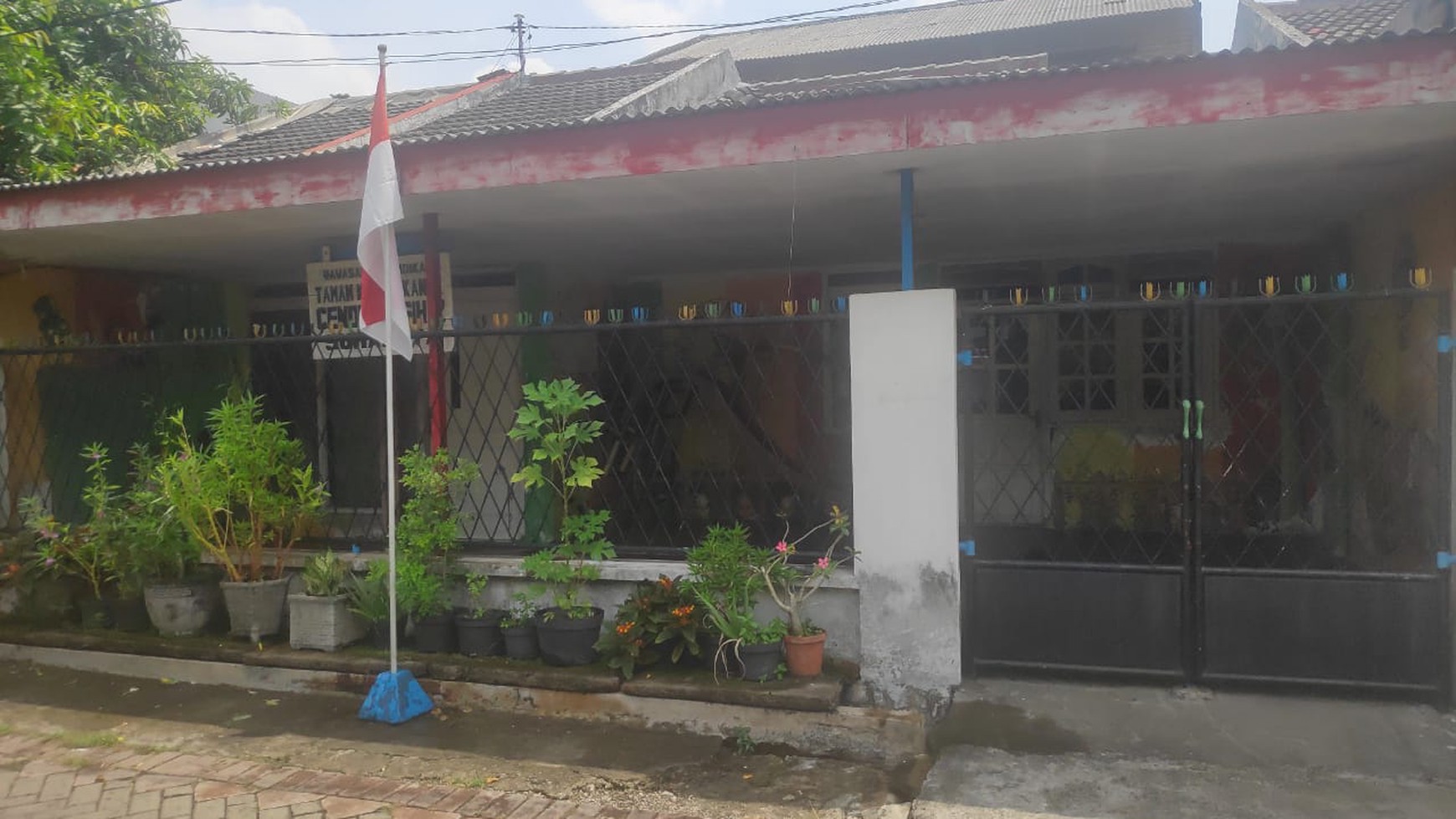 1172. Jual rumah wisma lidah kulon