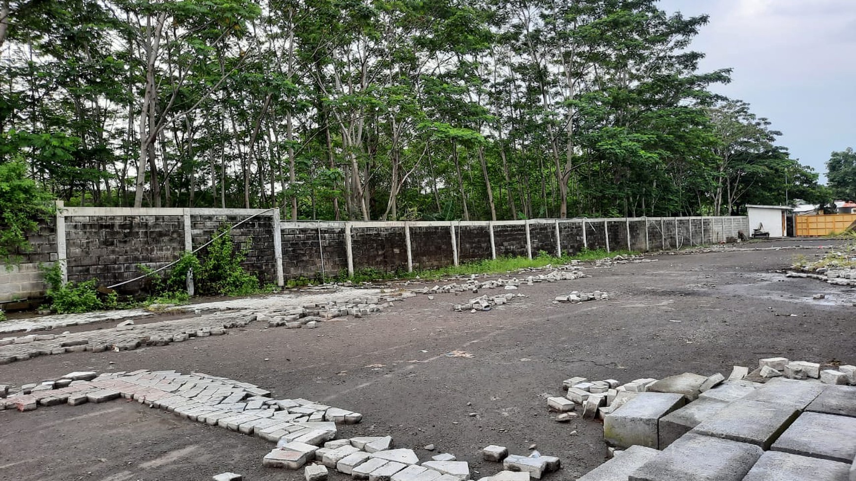 1169. Dijual Ex Pabrik Paving Jl  Raya Trawas, Pungging Mojosari Mojokerto