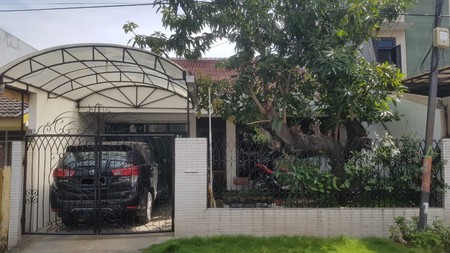 1154. Dijual Rumah Manyar Jaya 