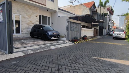 Rumah Dijual Jalan Simpang Darmo Permai Selatan Surabaya 2 Lantai Semi Furnished