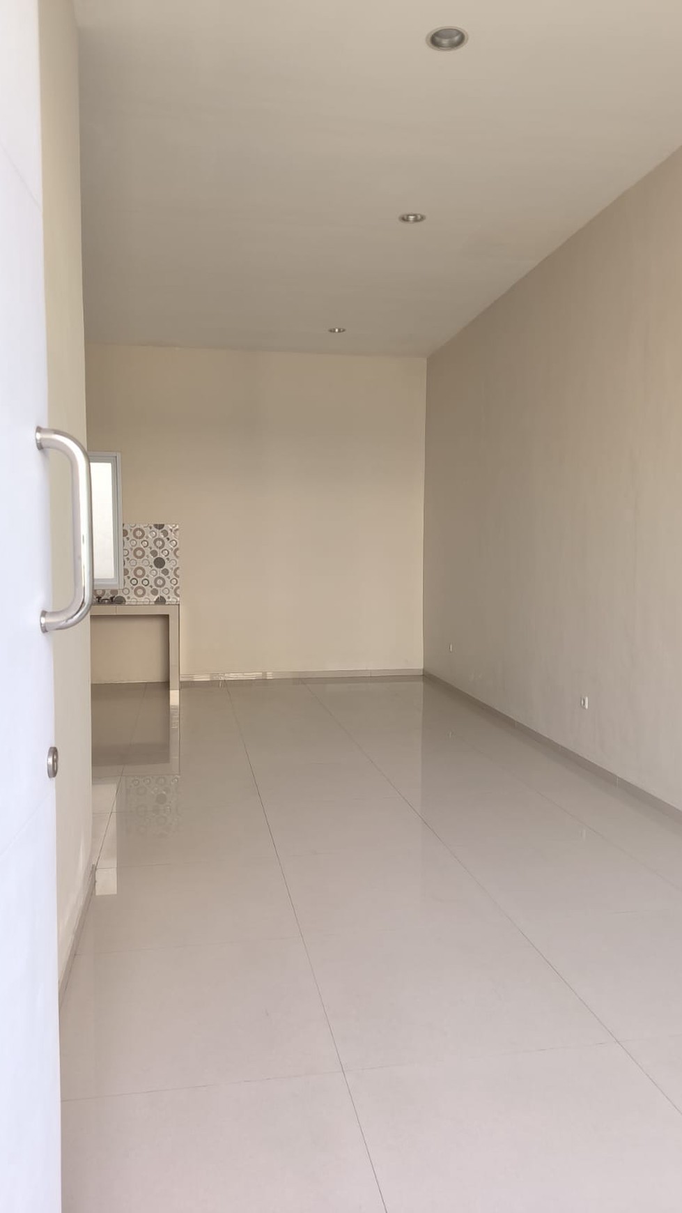 Rumah Dijual Jalan Simpang Darmo Permai Selatan Surabaya 2 Lantai Semi Furnished