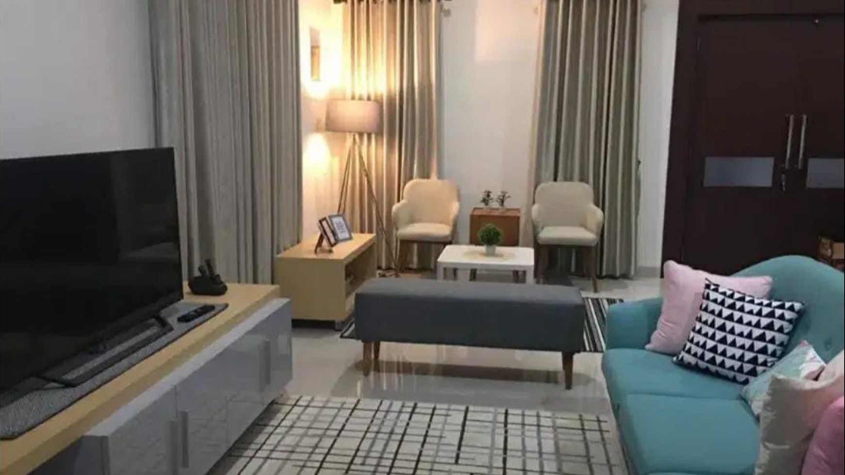 Dijual Rumah Lokasi Strategis di Puri Town House Bintaro