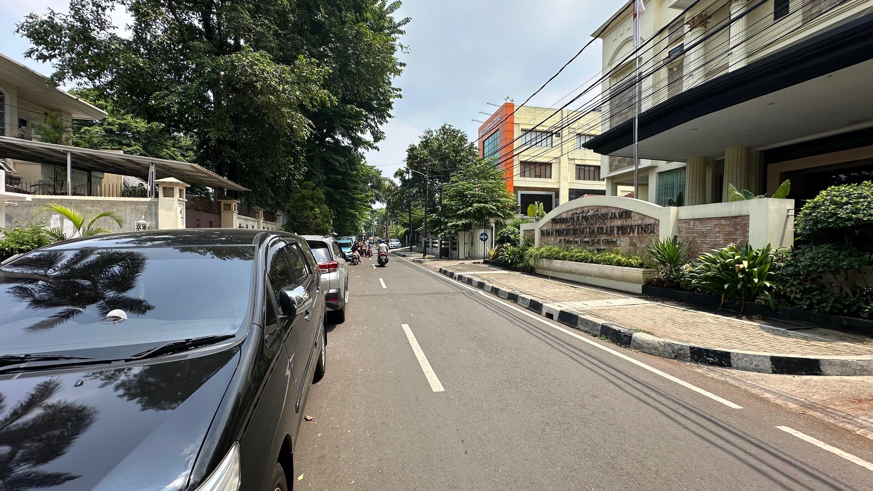 Disewakan Rumah Untuk Kantor Luas 700/600 Lokasi Strategis di Cidurian Cikini Jakpus.