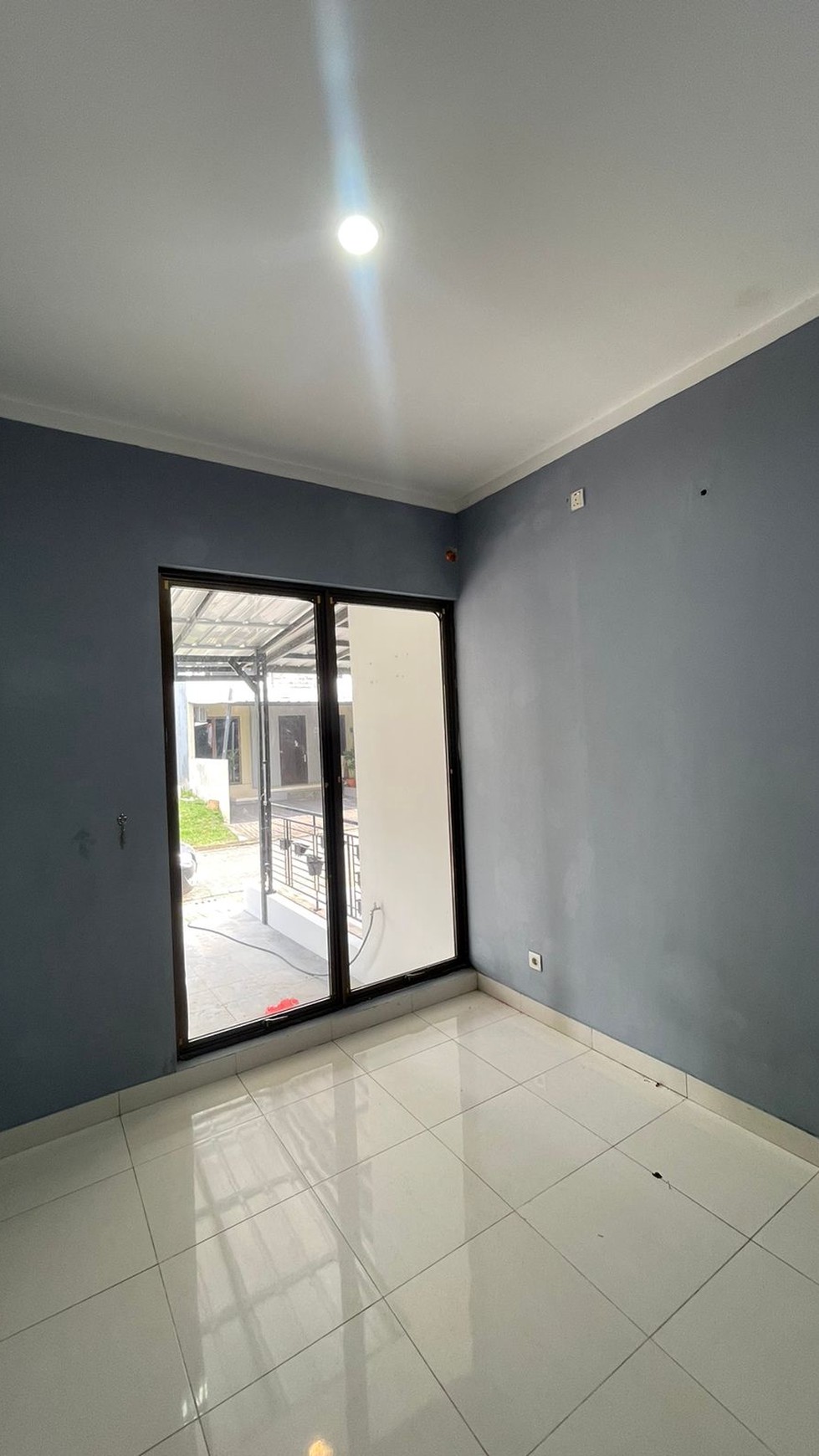 Dijual Rumah Siap Huni 2 lantai di Viola Residence Graha Raya