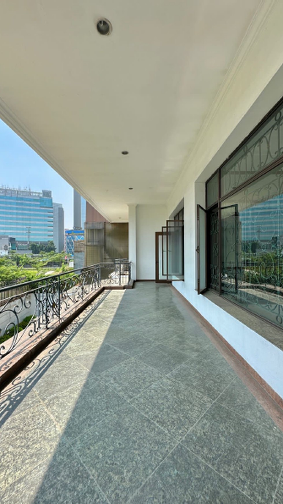 Rumah Mewah 2 Lantai Dengan Basement dan Rooftop Di Jl Tendean  Jakarta Selatan