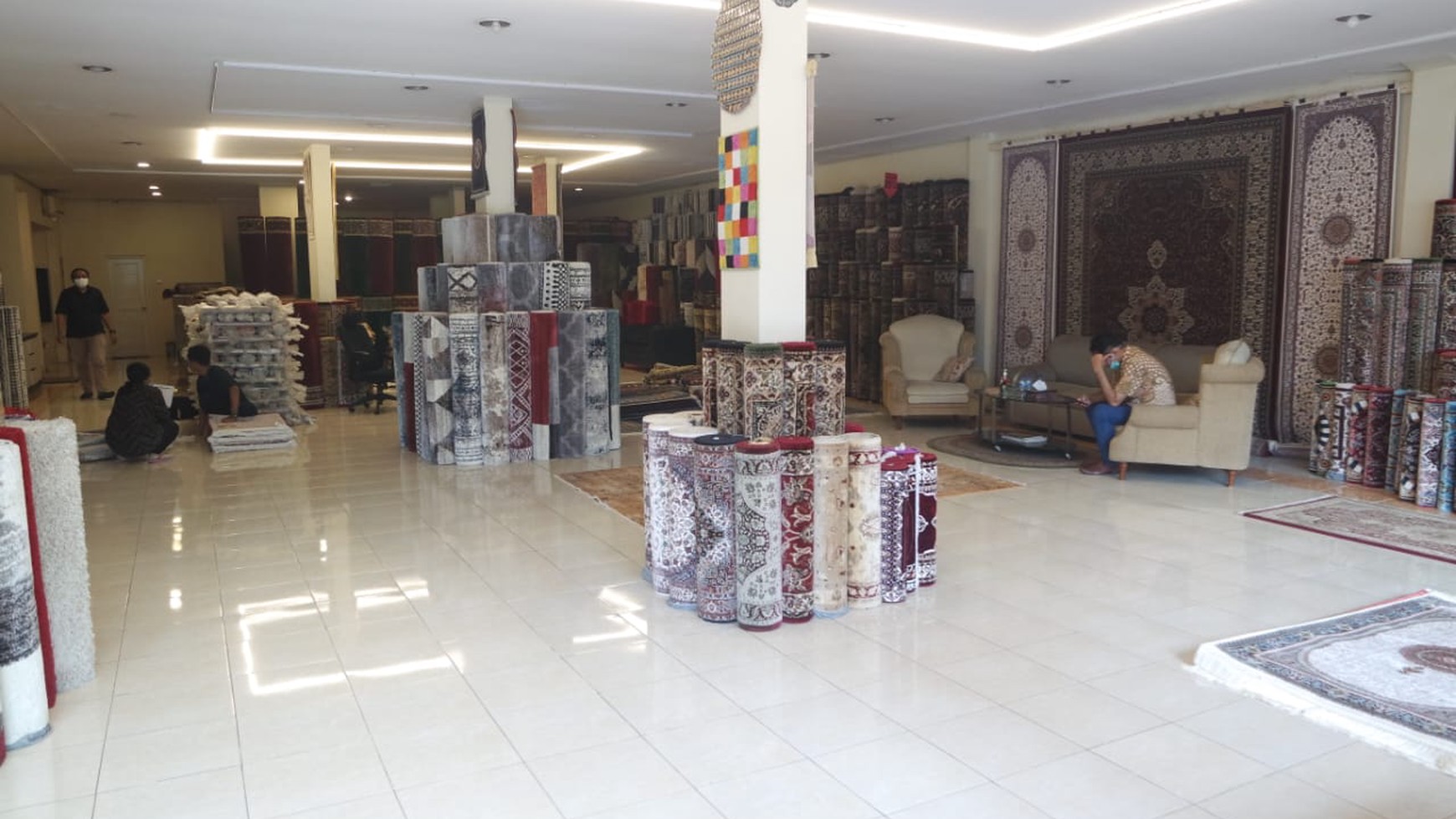 Bangunan Show room di area Zona Komersil di daerah Lebak Bulus