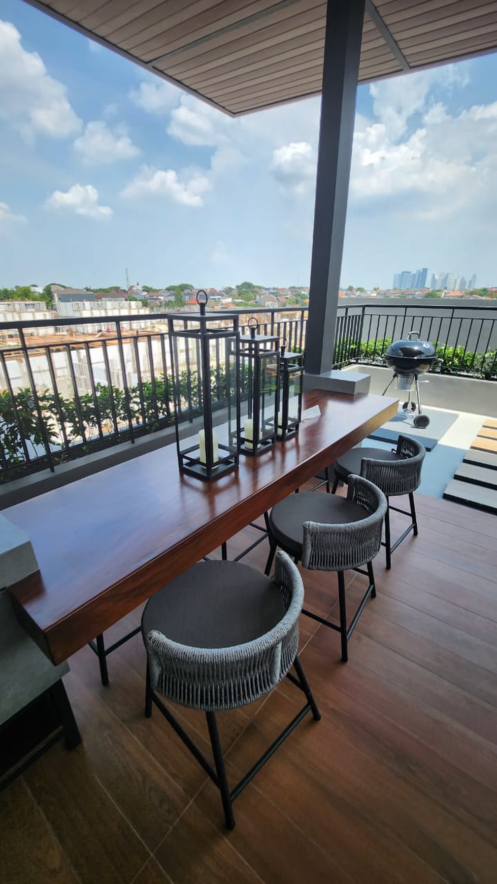 Rumah Citraland District 9 Plus ROOFTOP Patio - Bukit Telaga Golf Surabaya Dekat Patung MERLION, GWalk