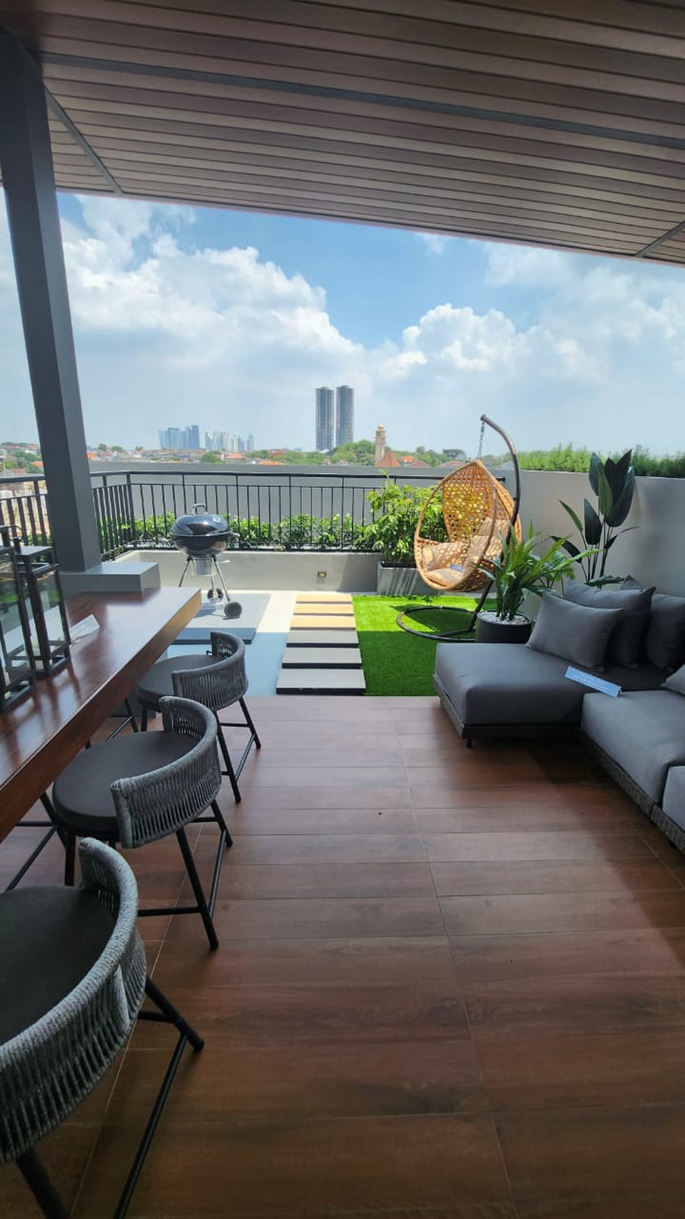 Rumah Citraland District 9 Plus ROOFTOP Patio - Bukit Telaga Golf Surabaya Dekat Patung MERLION, GWalk