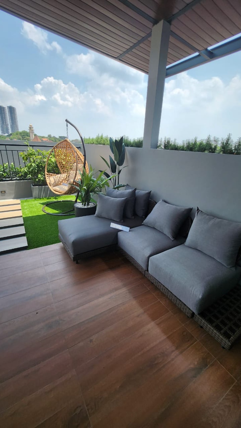 Rumah Citraland District 9 Plus ROOFTOP Patio - Bukit Telaga Golf Surabaya Dekat Patung MERLION, GWalk