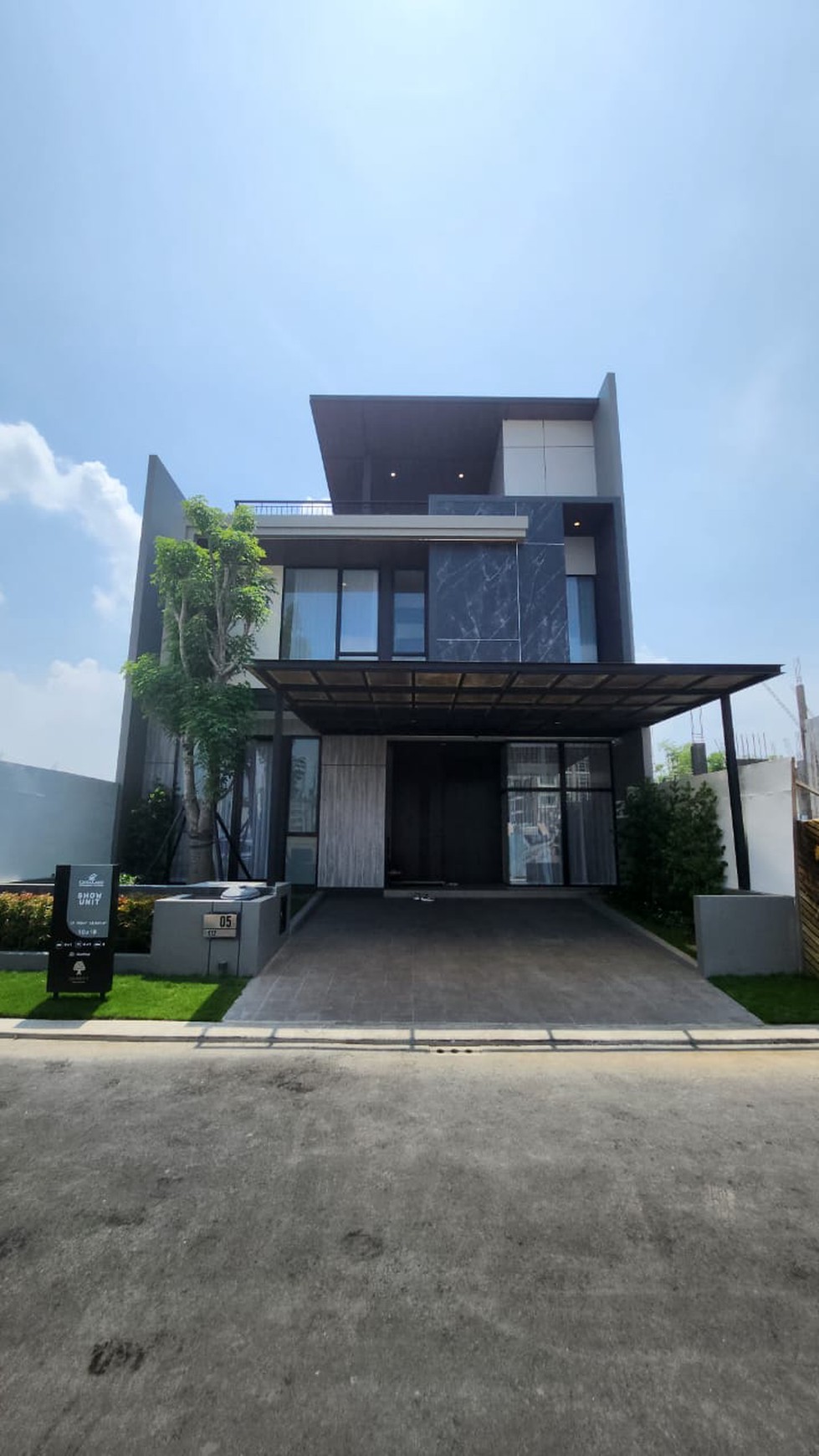 Rumah Citraland District 9 Plus ROOFTOP Patio - Bukit Telaga Golf Surabaya Dekat Patung MERLION, GWalk