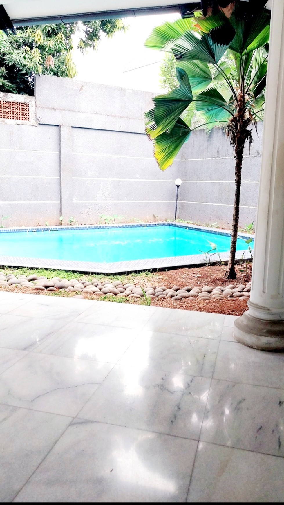 For rent: a good and comfort house in the premium Menteng area