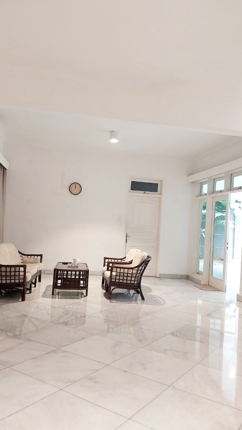 For rent: a good and comfort house in the premium Menteng area