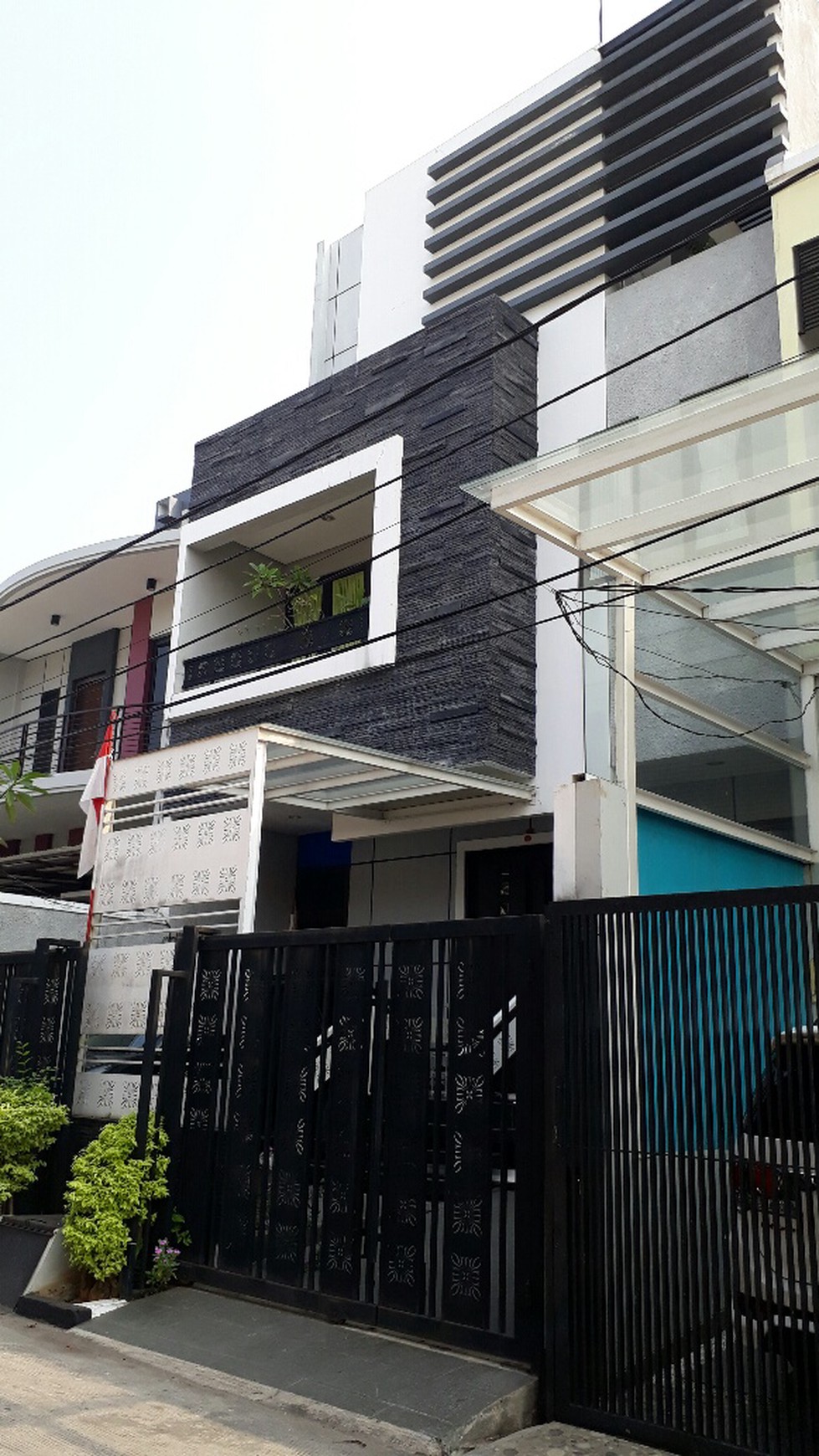 Rumah 2 Lantai Full Furnish langsung huni sangat layak pakai