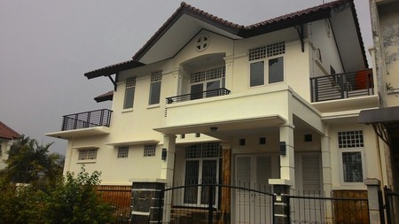 Rumah nyaman hoek siap huni,strategis di Bukit Mas, Rempoa, Jaksel