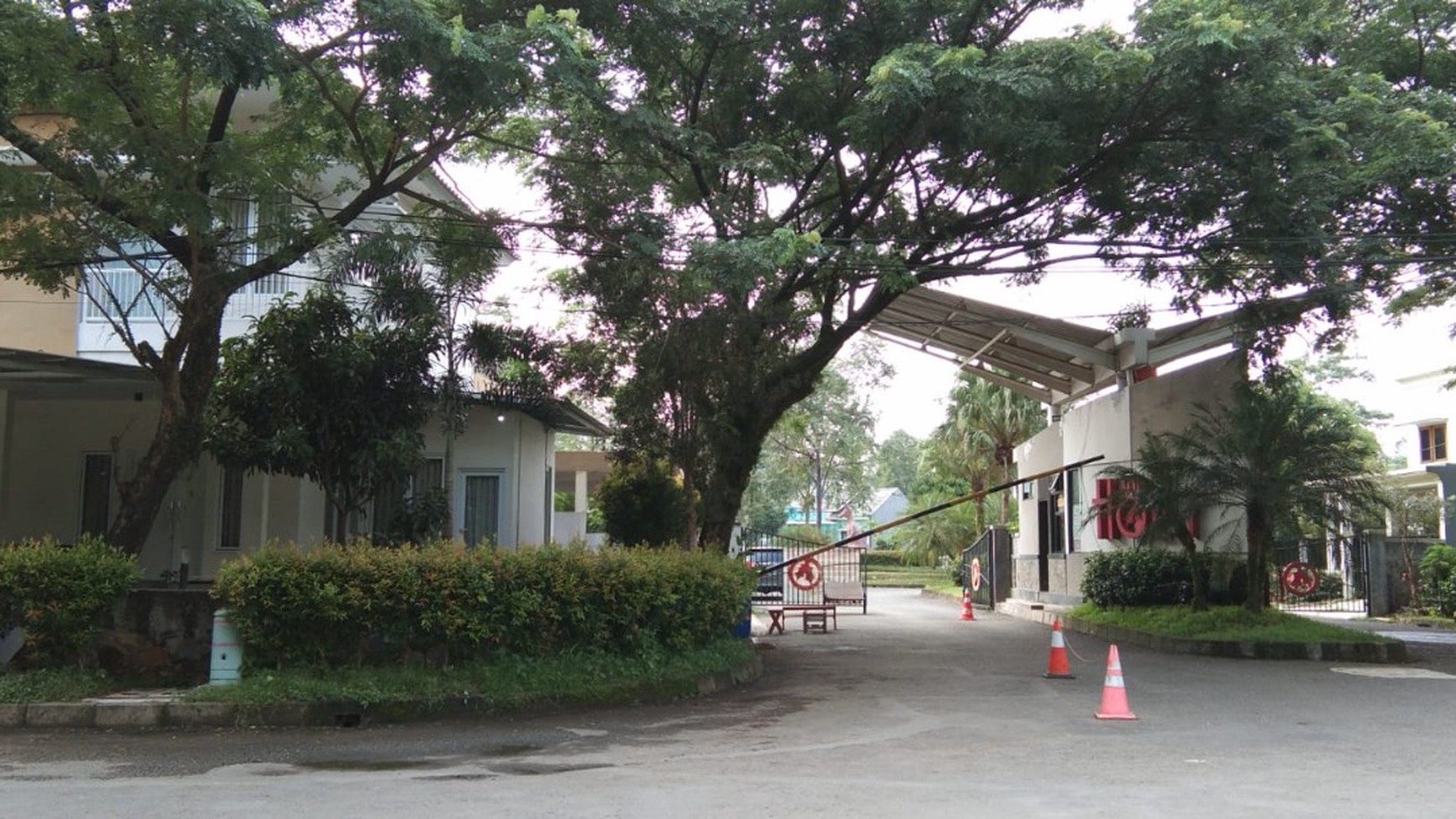 RUMAH CLUSTER HOLLY SENTUL