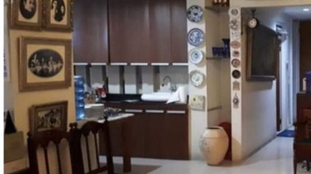 Disewakan: 1-1/2 lantai saja atau 1 lantai saja dari Rumah hoek Jl Wijaya - Pulo Raya, Kebayoran Baru. 