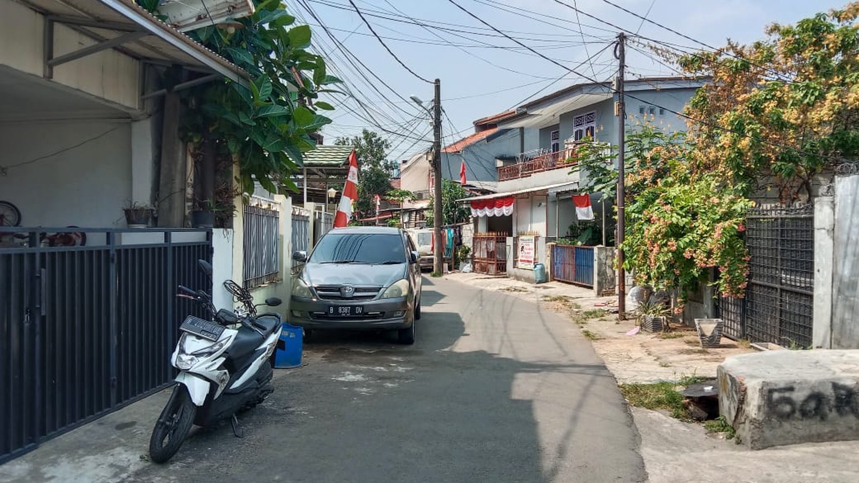 Rumah Perdatam, 200m2, strategis, hanya kurang dari 10 menit ke  Jl Gatot Subroto, dan stasiun LRT