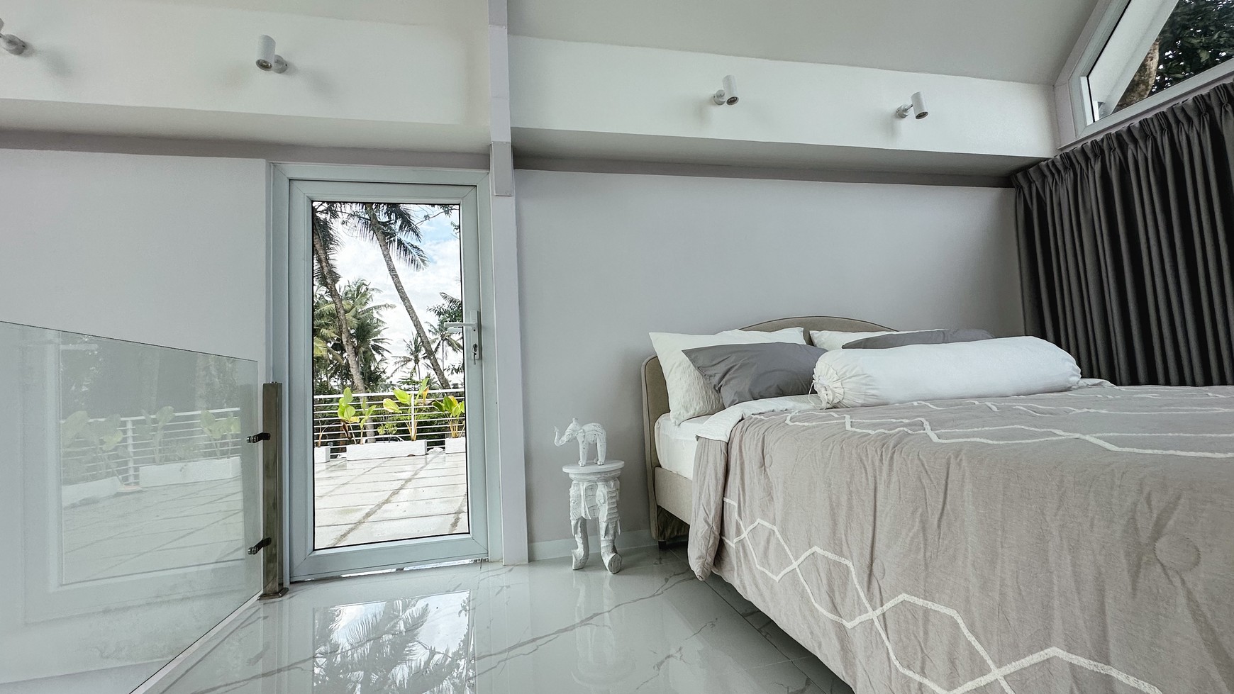 Modern and Bright Villa for Sale in Ubud (Lodtunduh) - A Dreamy White Haven with Spectacular Views
