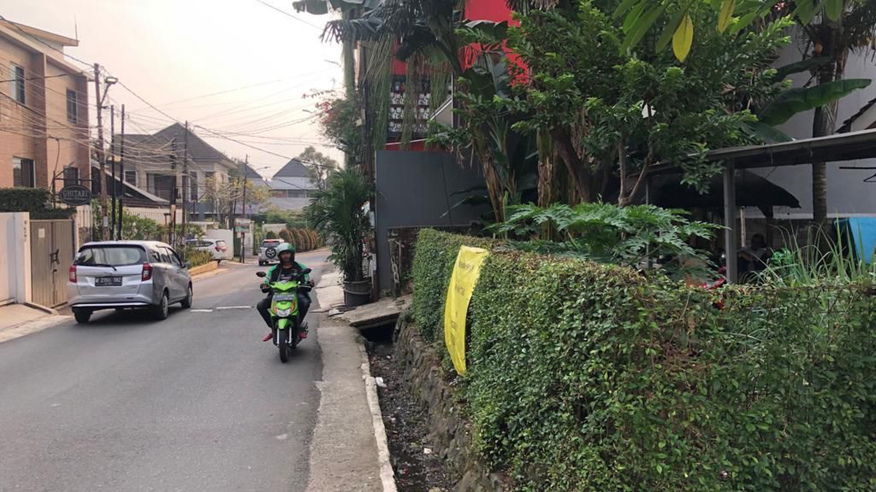 Di Jual Rumah Lama hitung Tanah di Jl Tarumanegara Cirendeu Tangerang Selatan