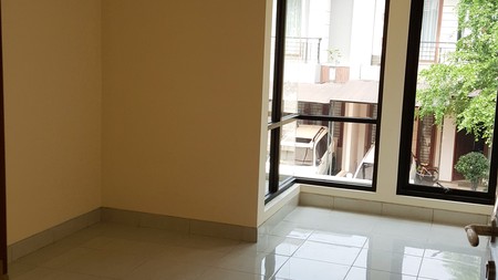 Rumah Bagus Siap Huni di Cluster Emerald Terrace, Bintaro Sektor 9, Tangerang Selatan.