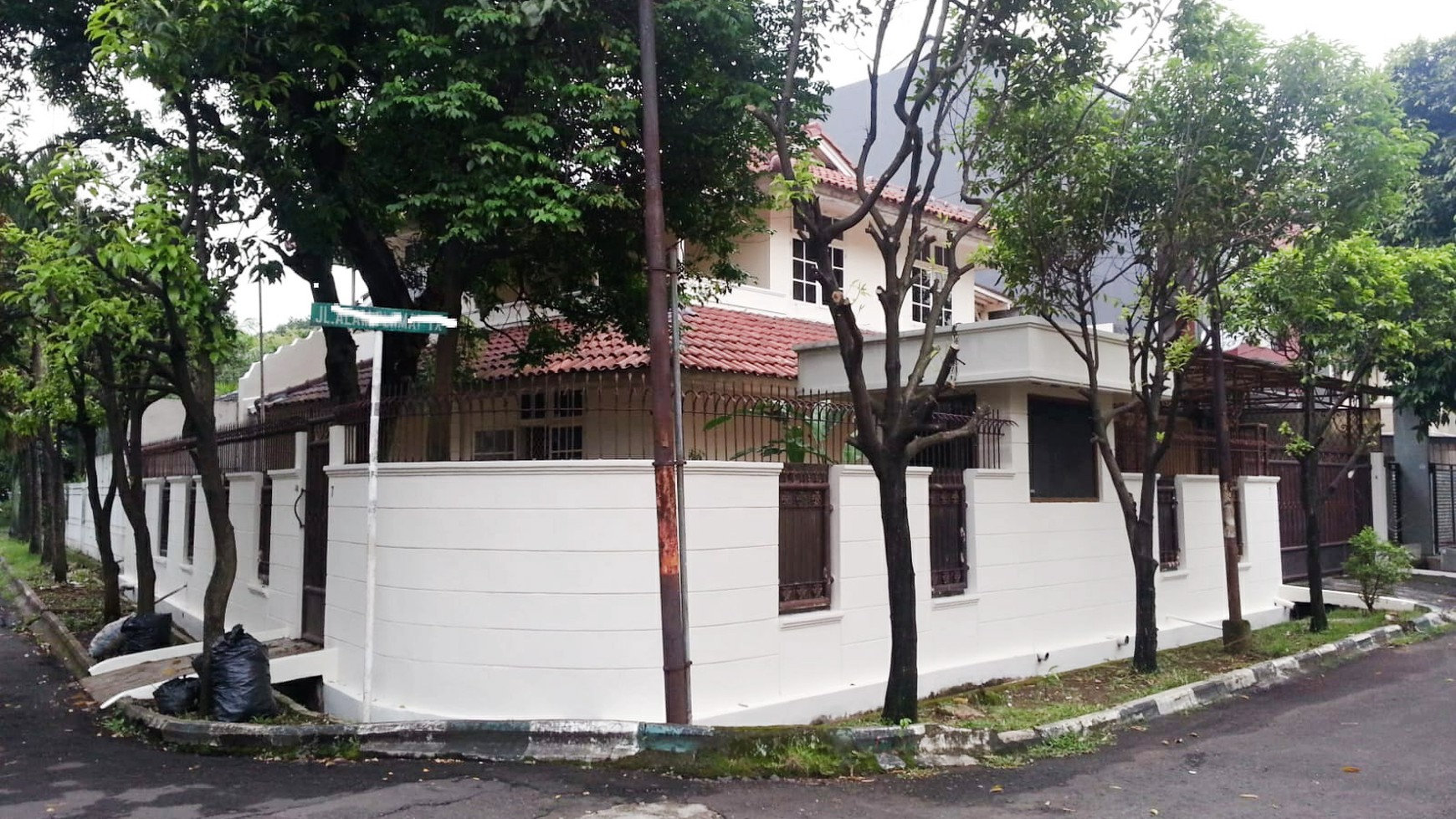 Rumah Bagus Siap Huni ASri di Jl Kartika Alam, Pondok Indah, Jakarta Selatan 