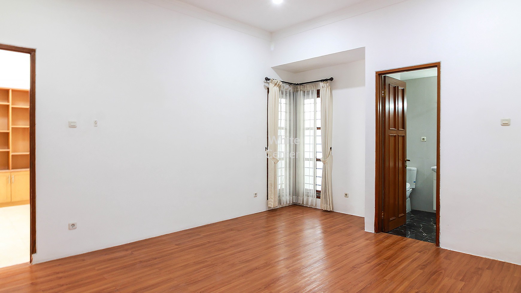 Rumah Siap Huni, Hunian Nyaman & Asri @Menteng Residence, Bintaro