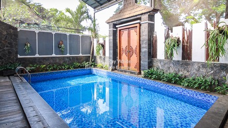Rumah Mewah dengan Kolam Renang Siap Huni & Hunian Asri di Jl Titihan, Permata Bintaro.