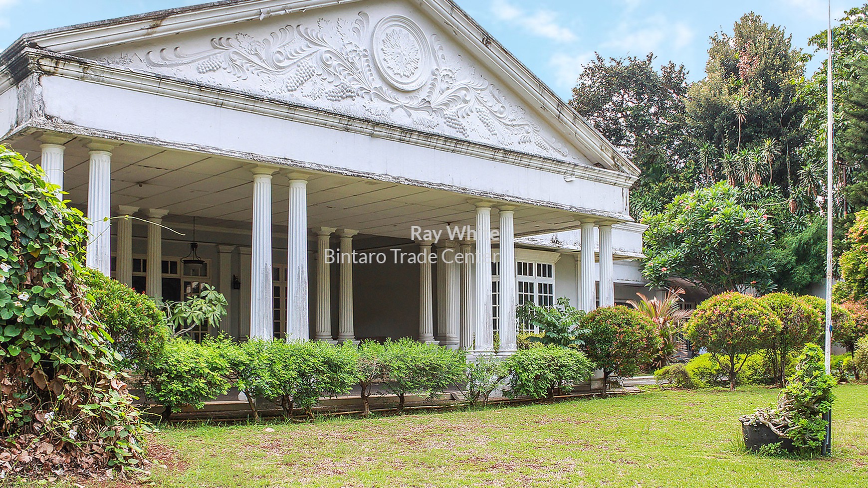 Rumah Tua dengan Bangunan Kokoh dan Lokasi Strategis @Pesanggrahan