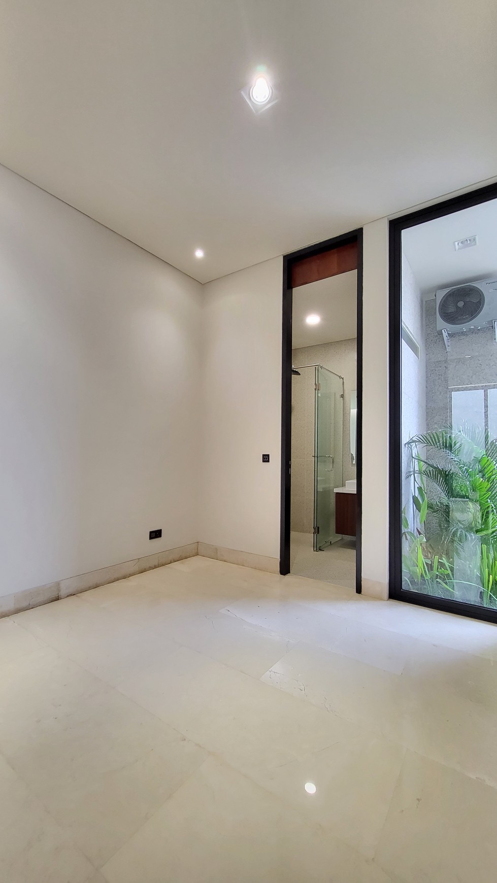 Townhouse Tropical Modern Area Kemang Barat