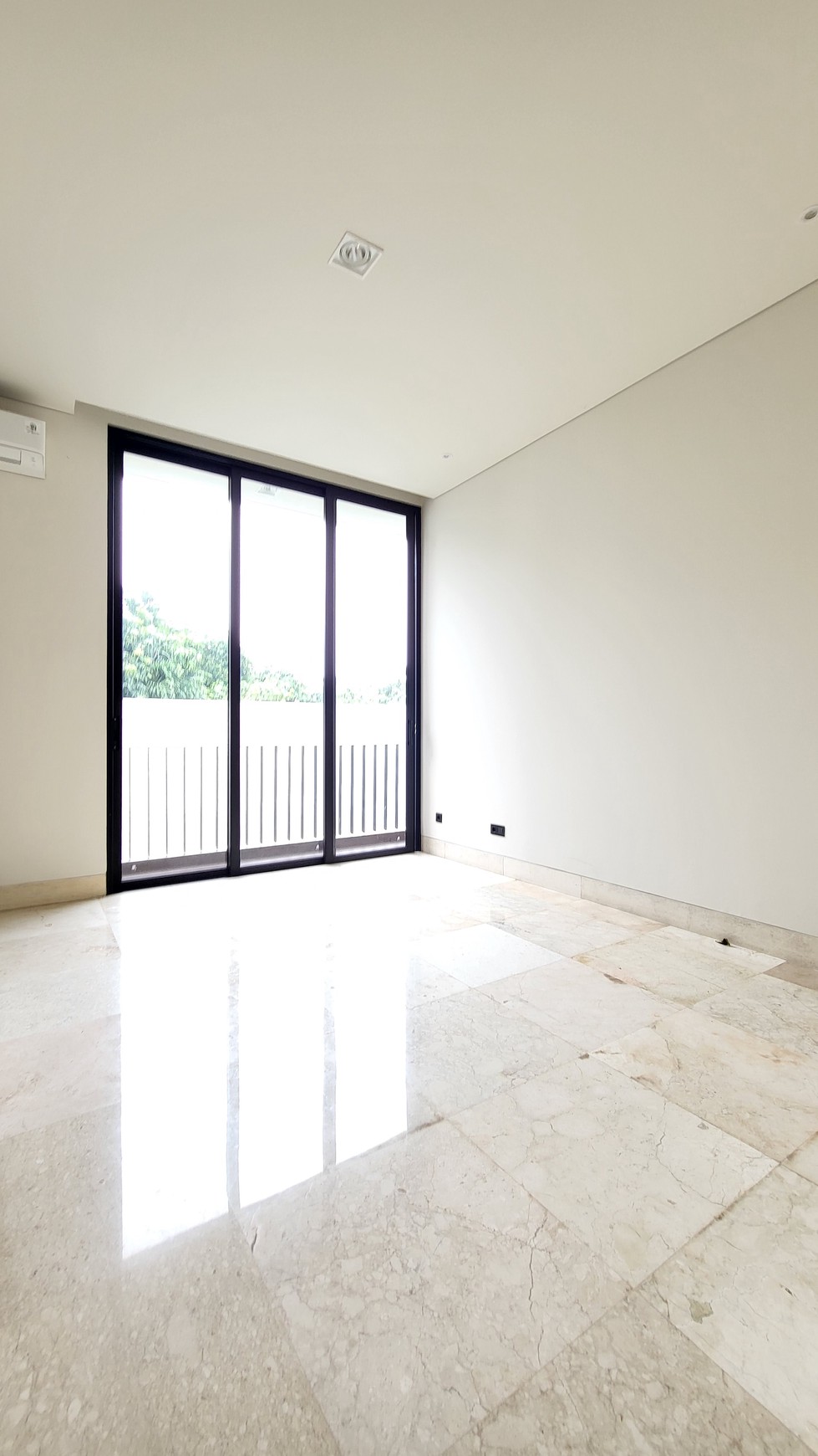 Townhouse Tropical Modern Area Kemang Barat