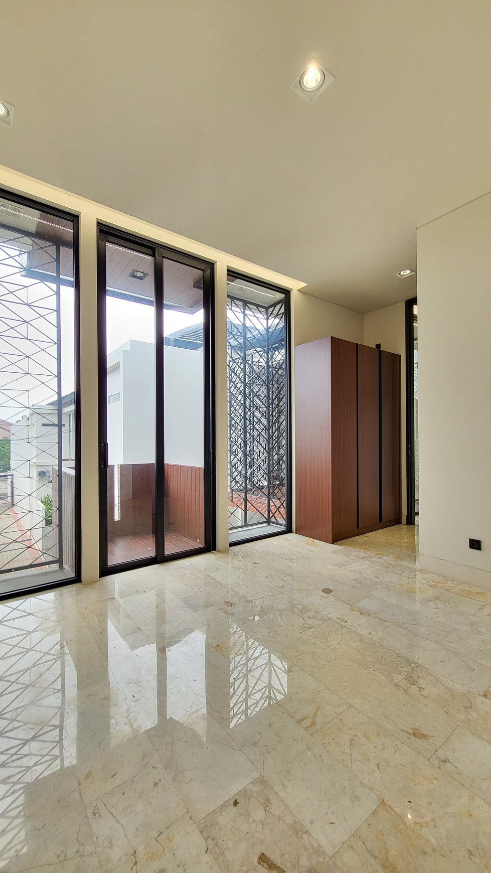 Townhouse Tropical Modern Area Kemang Barat