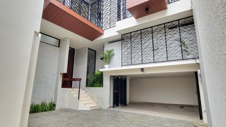 Townhouse Tropical Modern Area Kemang Barat