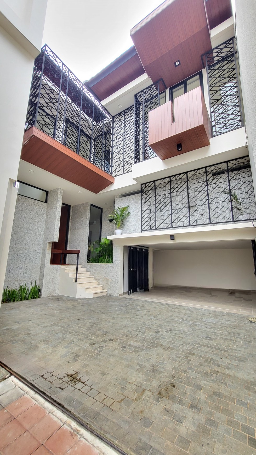 Townhouse Tropical Modern Area Kemang Barat