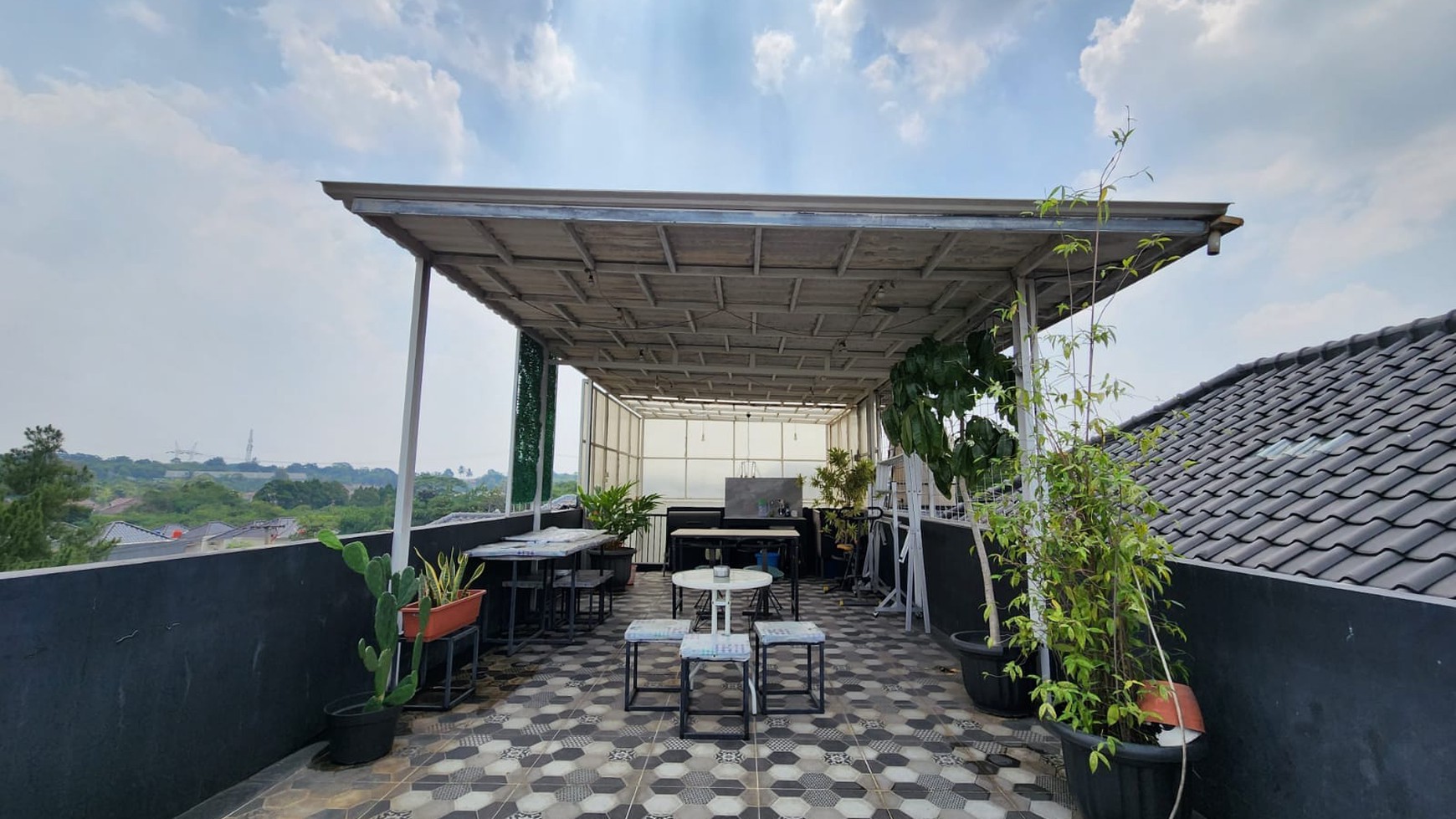 Rumah The Nature - Mutiara Sentul - Bogor - Jawa Barat SPESIAL Plus ROOFTOP Barbeque area