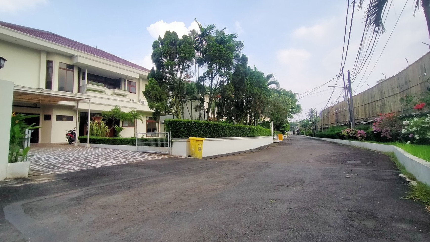 Rumah Mewah 2 Lantai Siap Huni di Jl. TB Simatupang Jakarta Selatan