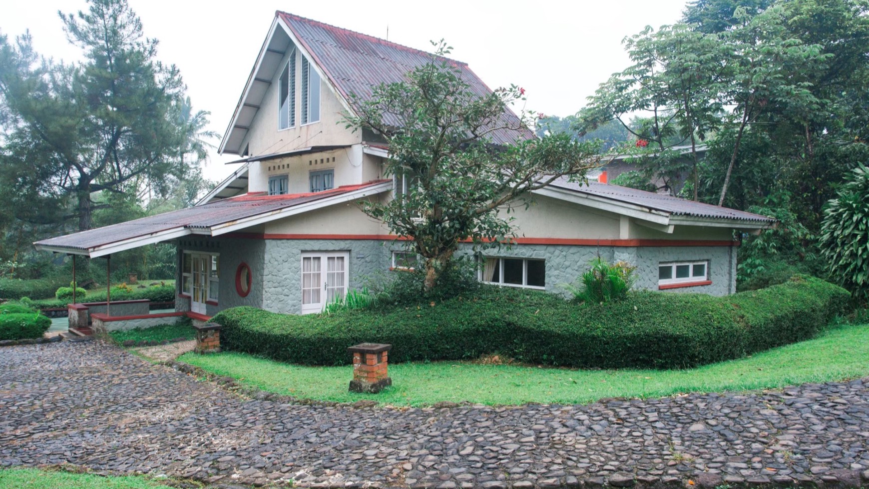 Dijual Villa dengan Pemandangan Sejuk dan Udara Sejuk @Megamendung