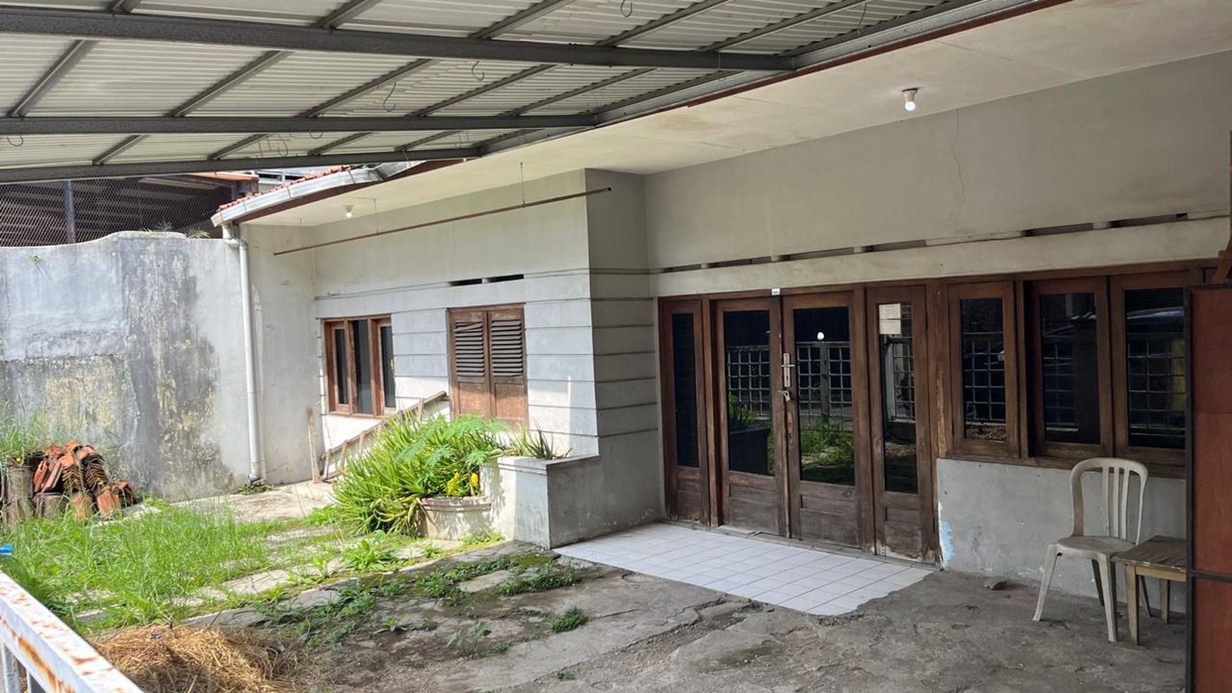 Rumah Asri Terawat di jl H Samsudin, Bandung Kota