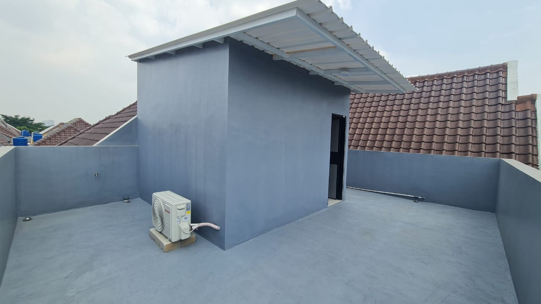 Rumah Bagus dan Baru di MALIBU VILLAGE Gading Serpong, Brand new 2,5 lantai.