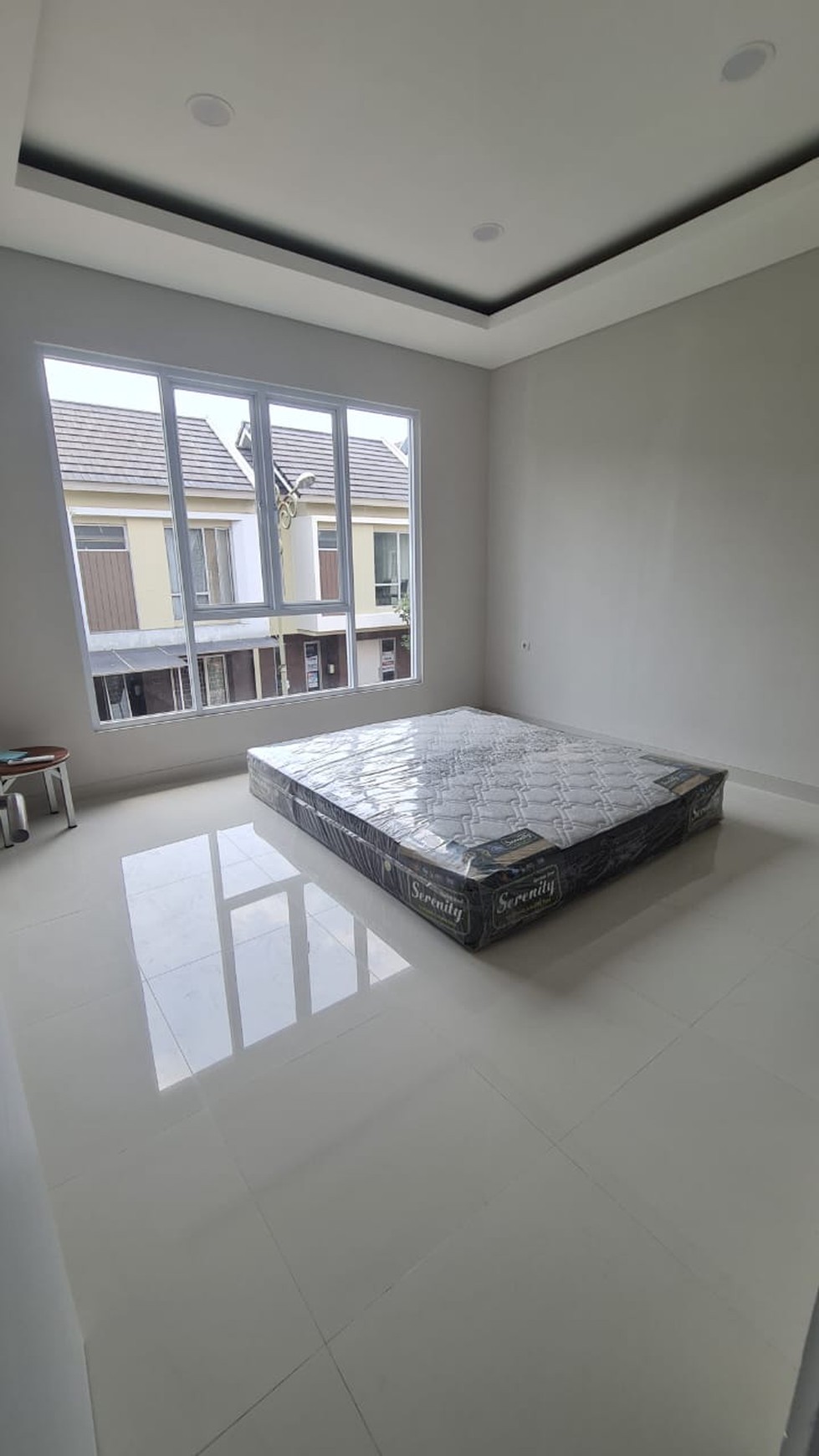 Rumah Bagus dan Baru di MALIBU VILLAGE Gading Serpong, Brand new 2,5 lantai.