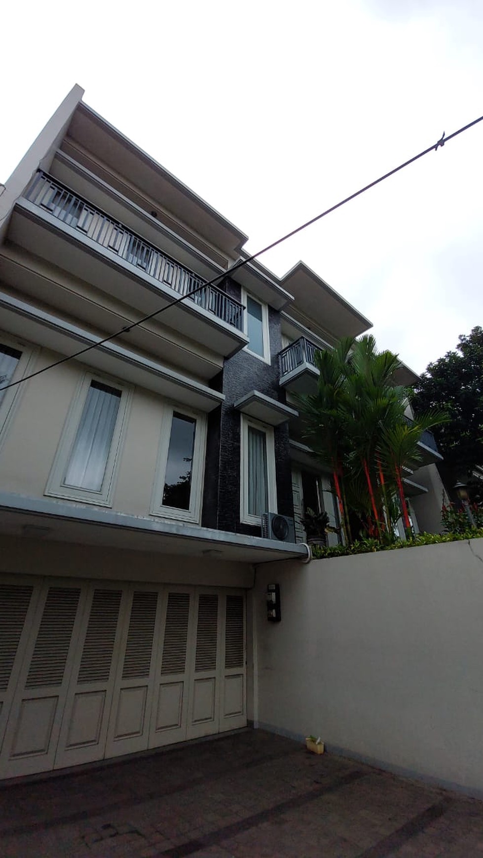 Disewakan Luxurious Modern House Pondok Indah 