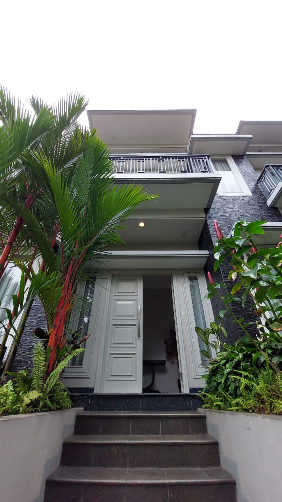 Disewakan Luxurious Modern House Pondok Indah 