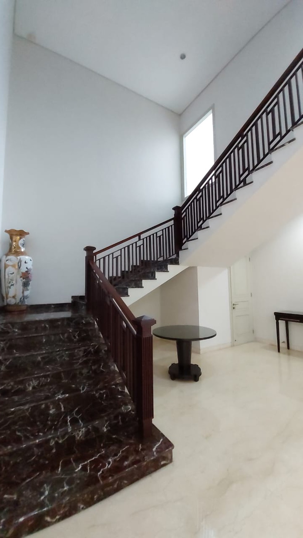 Disewakan Luxurious Modern House Pondok Indah 