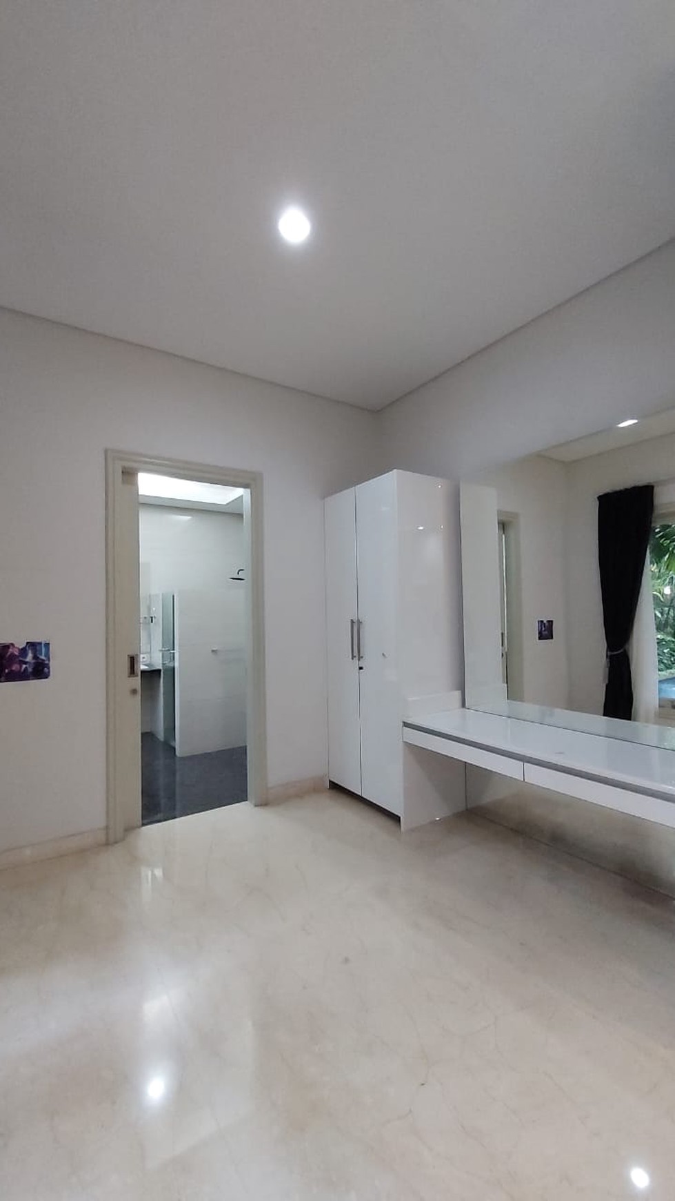 Disewakan Luxurious Modern House Pondok Indah 