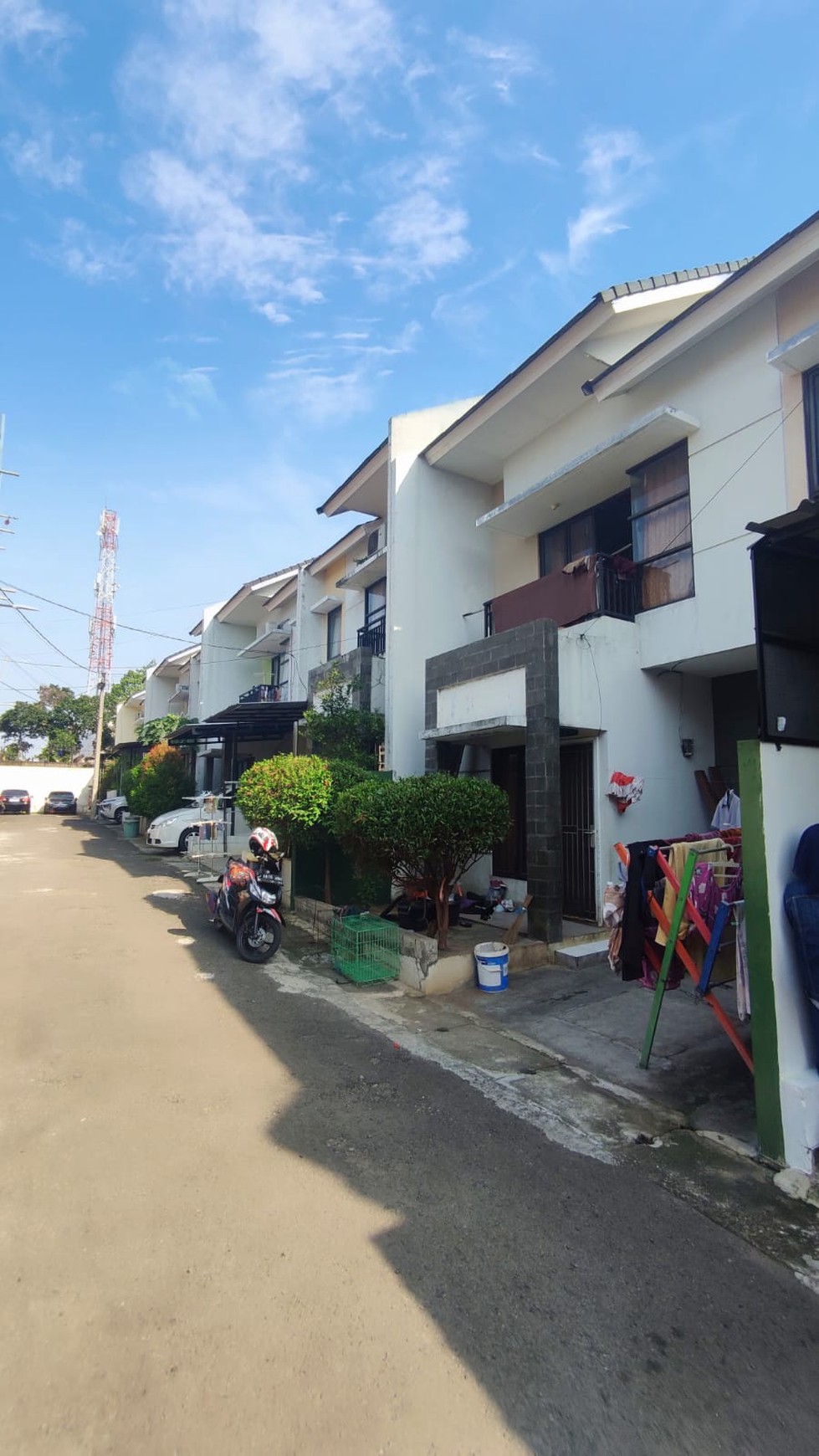 Rumah dalam cluster keamanan 24 Jam di Pondok Aren