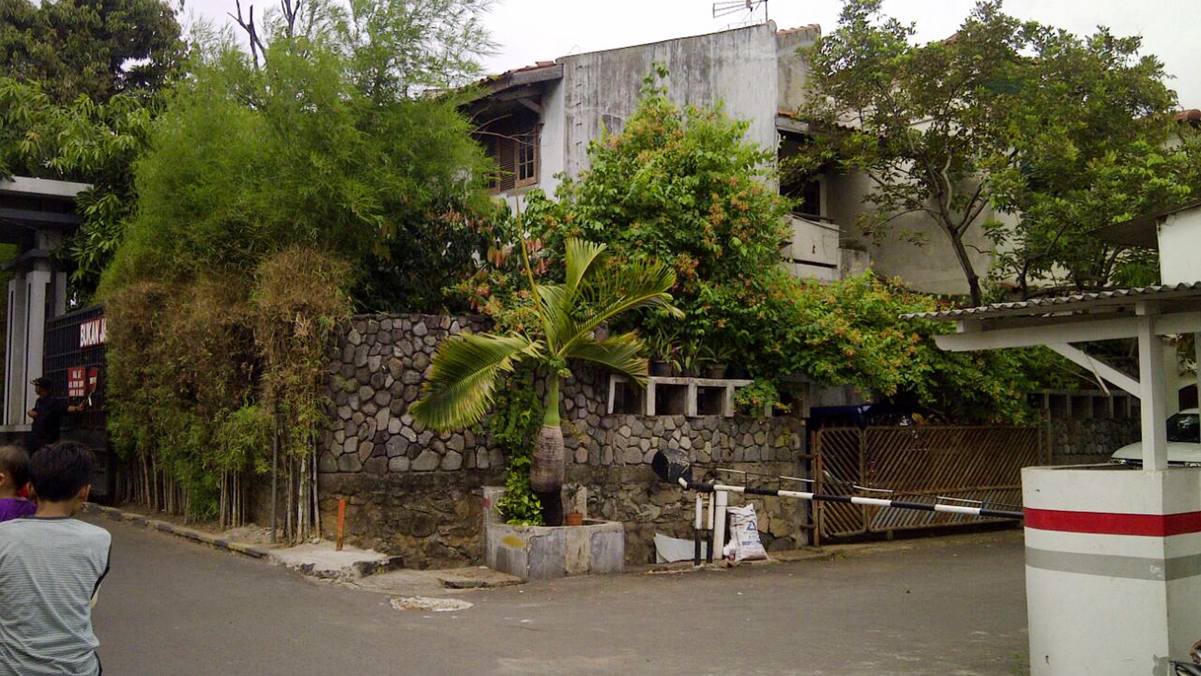 Dijual rumah nyaman, lokasi strategis, siap huni daerah ciledug.