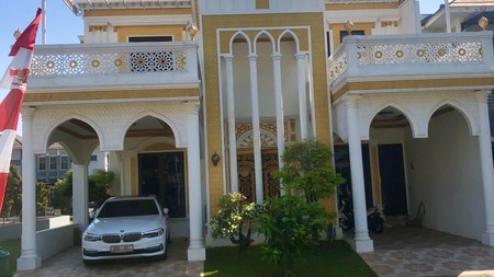 Rumah Full Furnished, Bergaya Timur Tengah Nuansa Gold di Kota Wisata