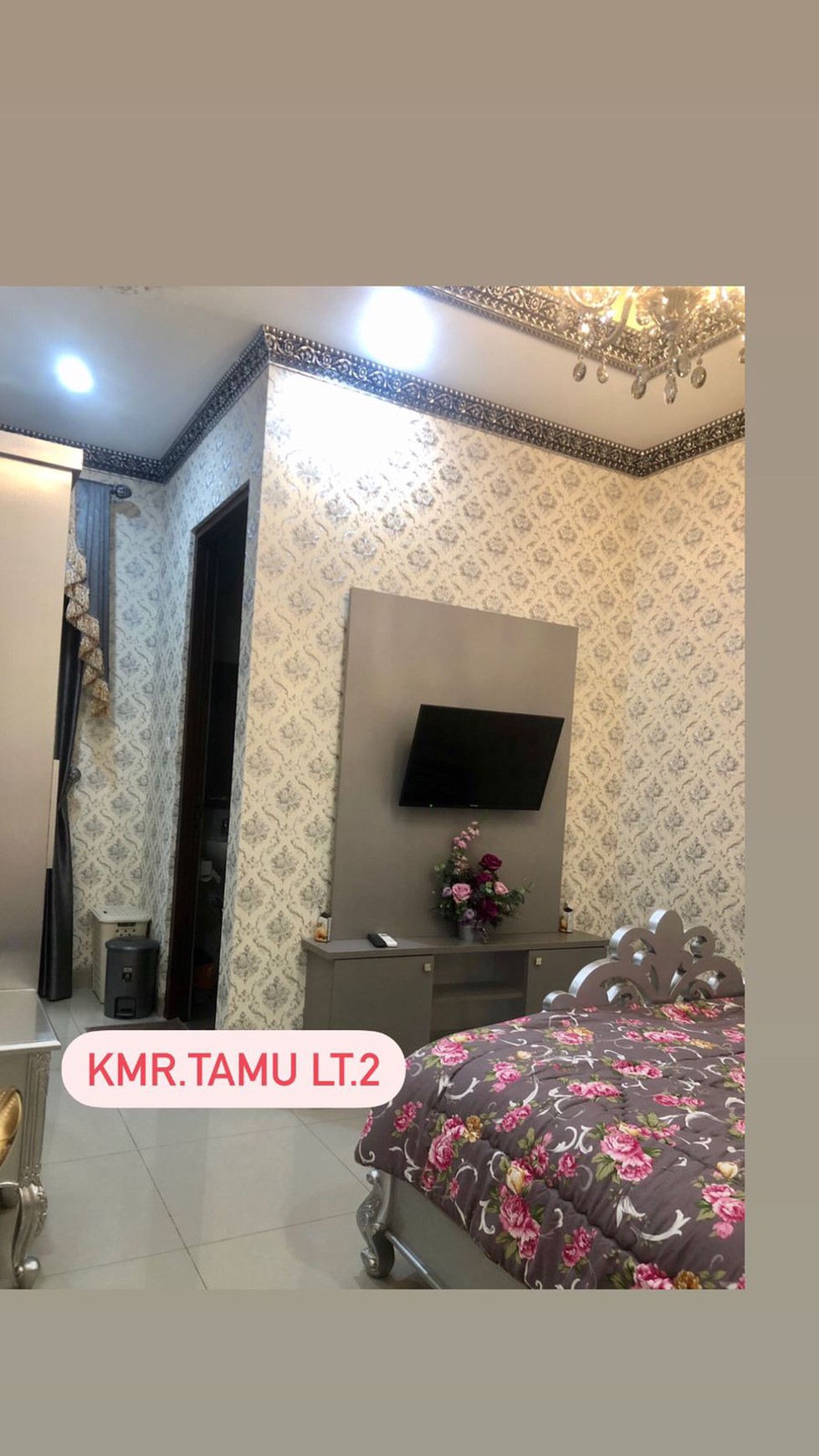 Rumah Full Furnished, Bergaya Timur Tengah Nuansa Gold di Kota Wisata